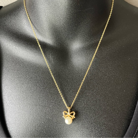 Bow- Pearl- Rhinestone Pendant Gold Tone 18” Chain - Picture 3 of 9